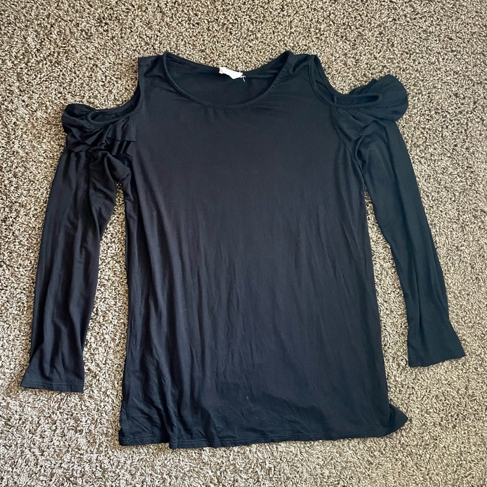1.4.3 Story by Line Up black long-sleeve ruffle off the shoulder shirt medium
